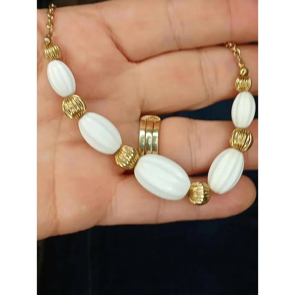 Vintage Avon Necklace White Gold Tone  Ribbed Oval‎ Bead Retro 16